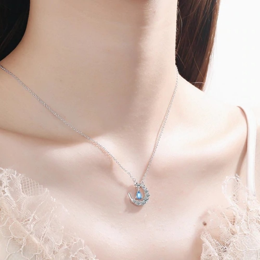 NEW 925 Sterling Silver Diamond Moon Necklace - Picture 2 of 3